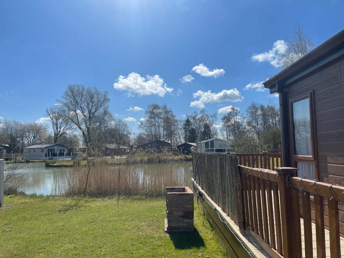 Luxury Lakeside Lodge L1 With Hot Tub Situated At Tattershall Lakes Country Park Zewnętrze zdjęcie