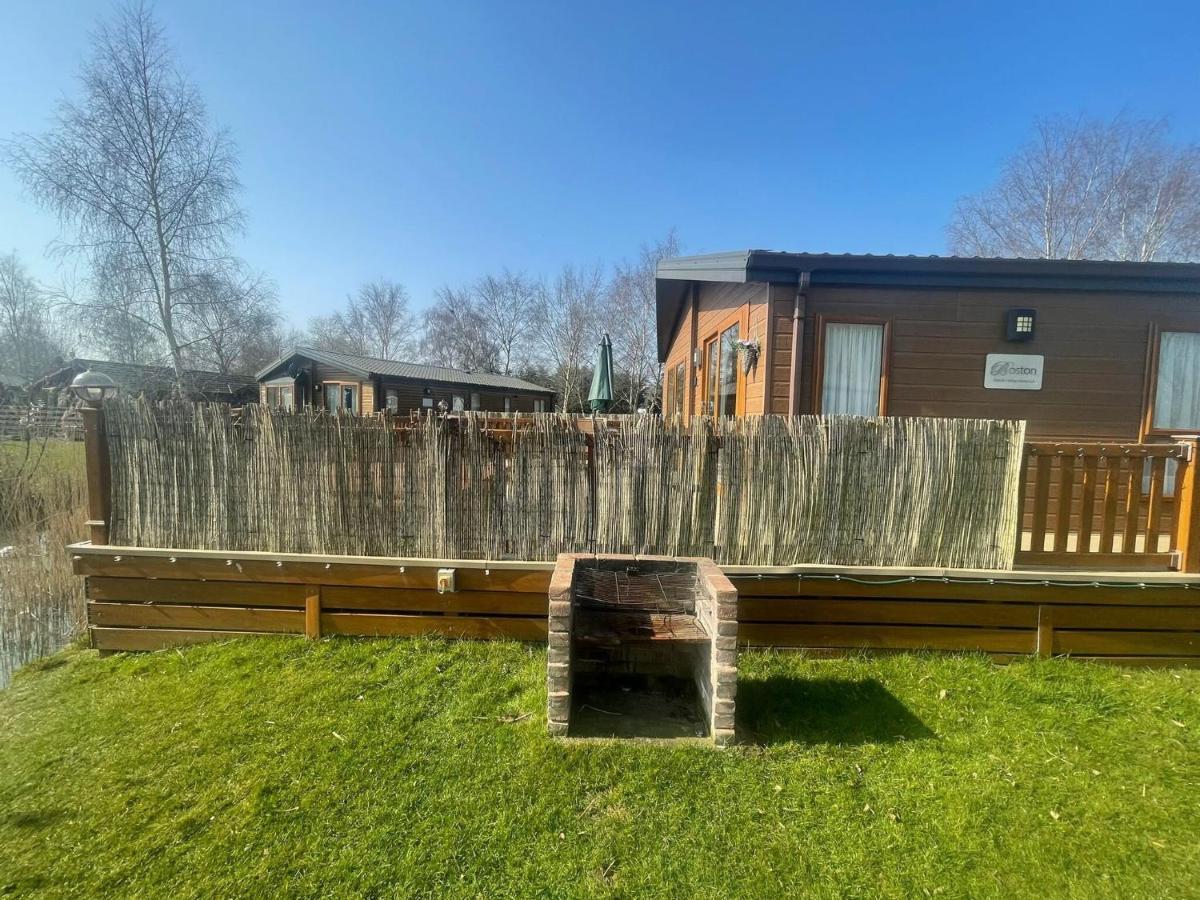 Luxury Lakeside Lodge L1 With Hot Tub Situated At Tattershall Lakes Country Park Zewnętrze zdjęcie
