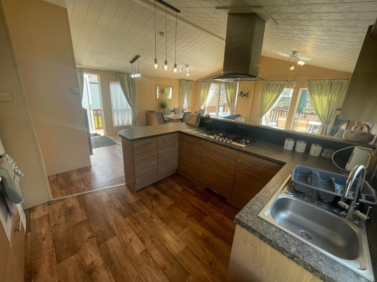 Luxury Lakeside Lodge L1 With Hot Tub Situated At Tattershall Lakes Country Park Zewnętrze zdjęcie