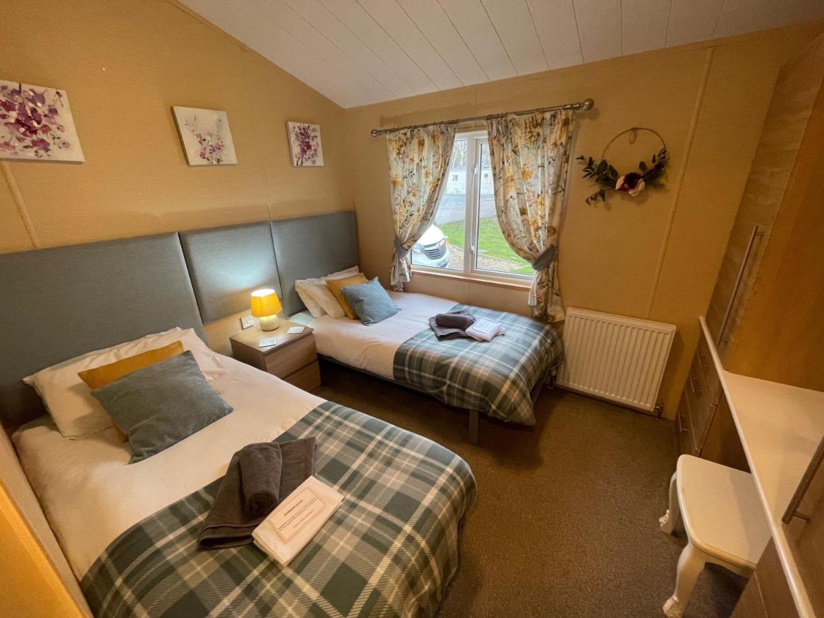 Luxury Lakeside Lodge L1 With Hot Tub Situated At Tattershall Lakes Country Park Zewnętrze zdjęcie