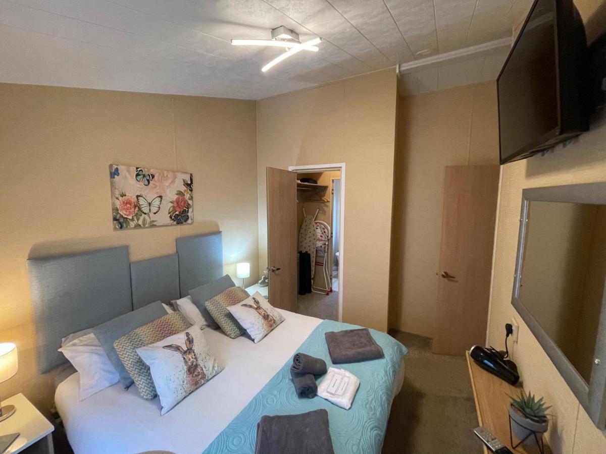 Luxury Lakeside Lodge L1 With Hot Tub Situated At Tattershall Lakes Country Park Zewnętrze zdjęcie
