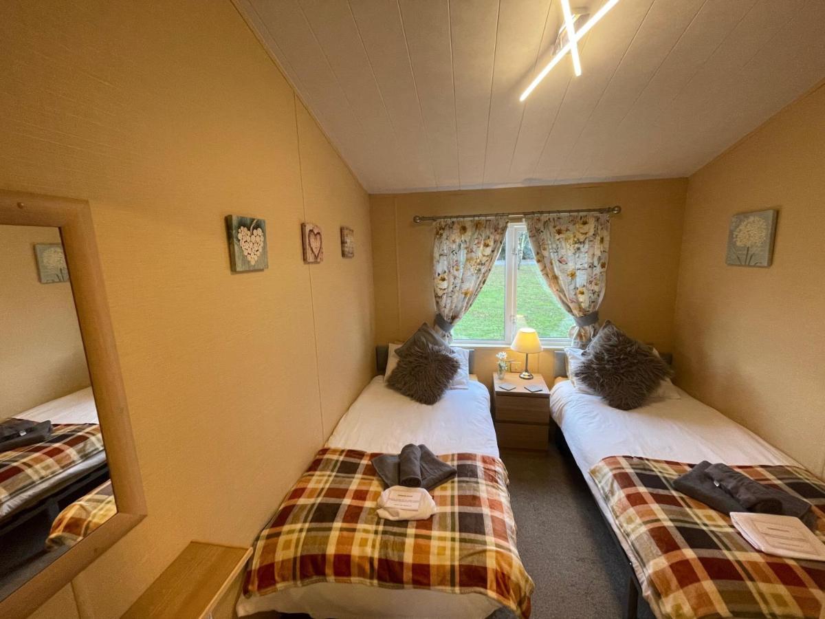 Luxury Lakeside Lodge L1 With Hot Tub Situated At Tattershall Lakes Country Park Zewnętrze zdjęcie
