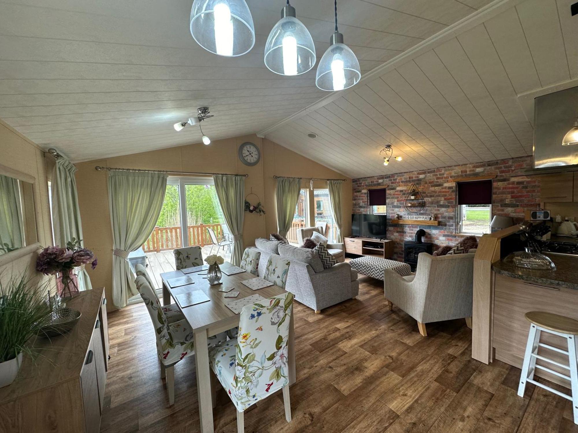 Luxury Lakeside Lodge L1 With Hot Tub Situated At Tattershall Lakes Country Park Zewnętrze zdjęcie